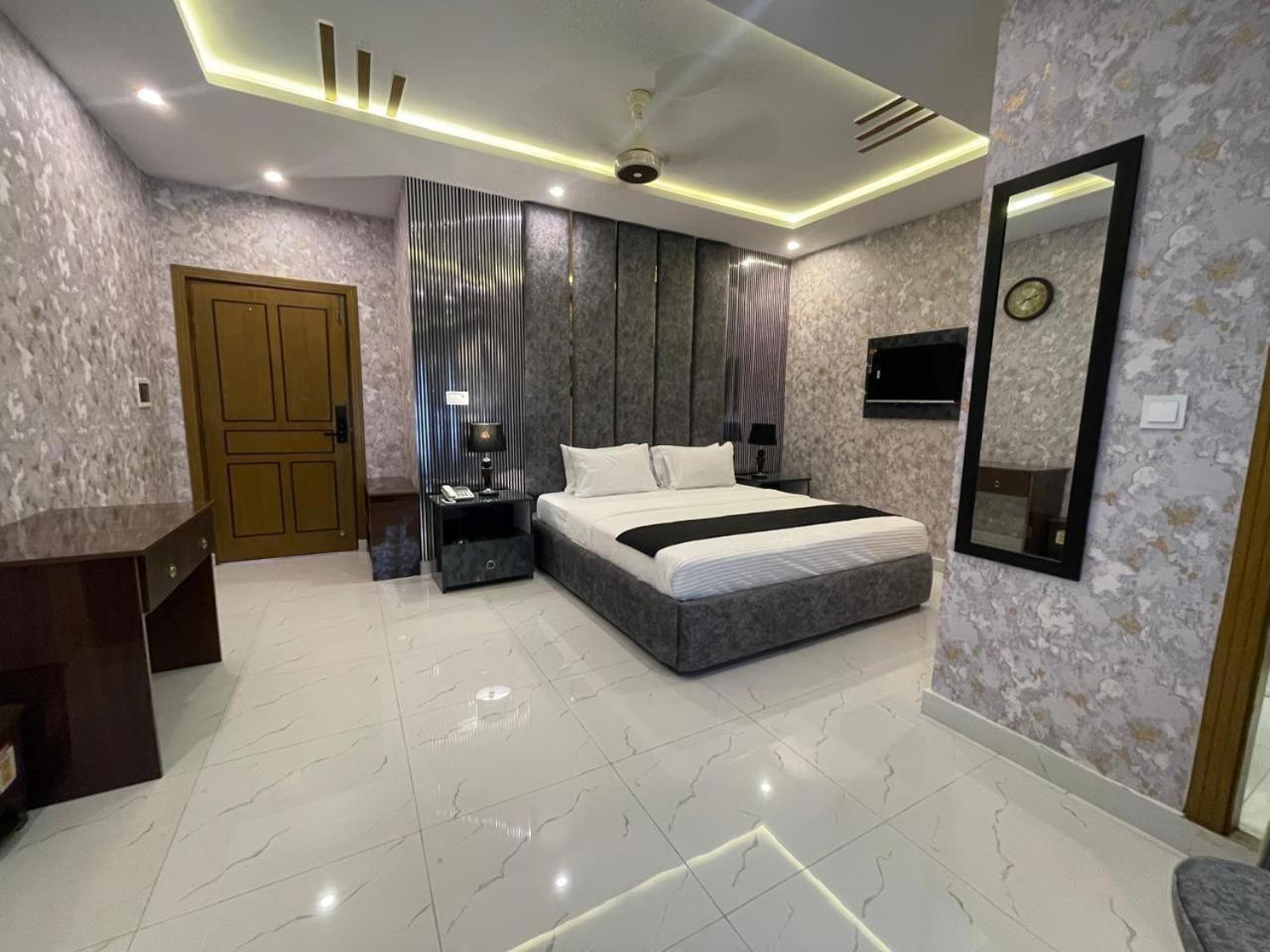 Hotel Croydon International Rawalpindi Dış mekan fotoğraf